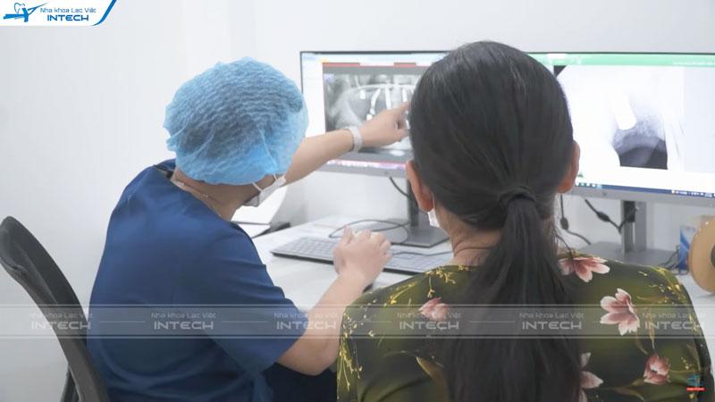 Bác sĩ tư vấn chi tiết về kế hoạch điều trị cho cô Thủy