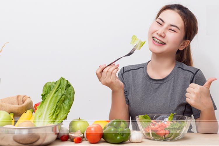 Sử dụng thực phẩm giàu dinh dưỡng để không ảnh hưởng đến niềng răng