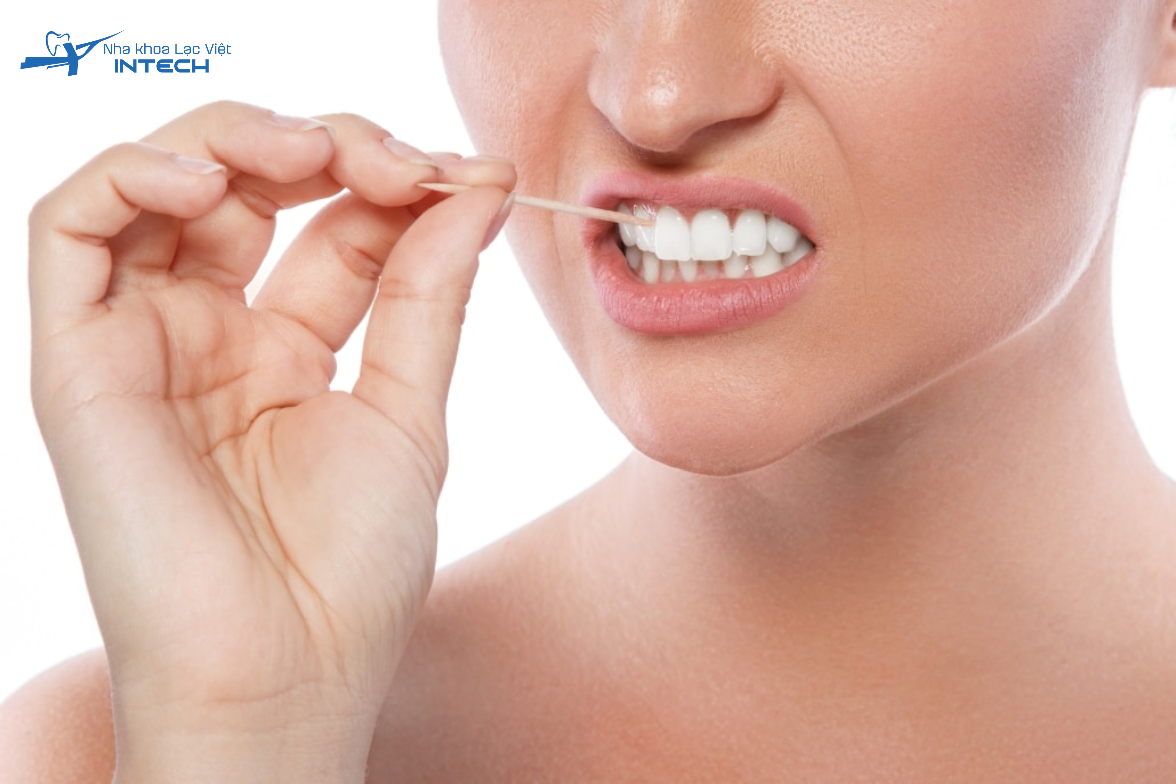 Vệ sinh kẽ răng thật kỹ để tránh tình trạng răng bị giắt thức ăn