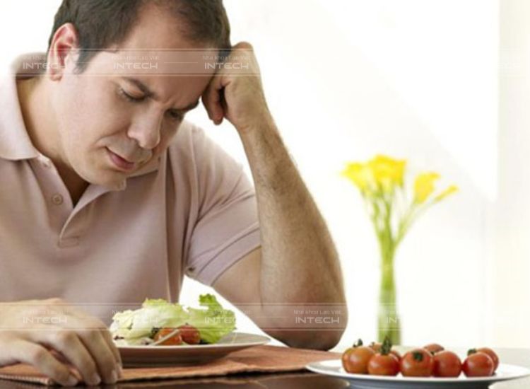 Cảm giác ăn không ngon miệng khi lợi có mủ