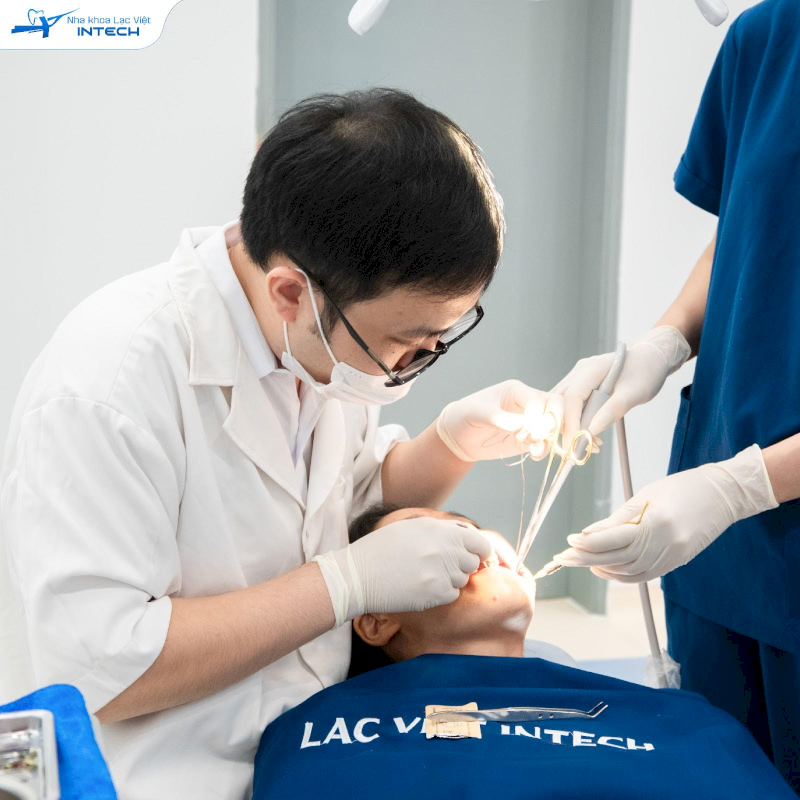 Cô chú/anh chị cần có phác đồ điều trị xương hàm hợp lí nhằm kéo dài tuổi thọ răng Implant