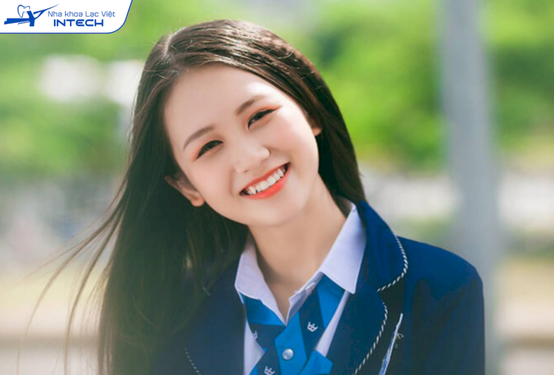 Quá trình cấy răng khểnh có sử dụng thuốc tê, kết hợp với công nghệ cấy ghép hiện đại nên cô chú/anh chị sẽ không cảm thấy đau