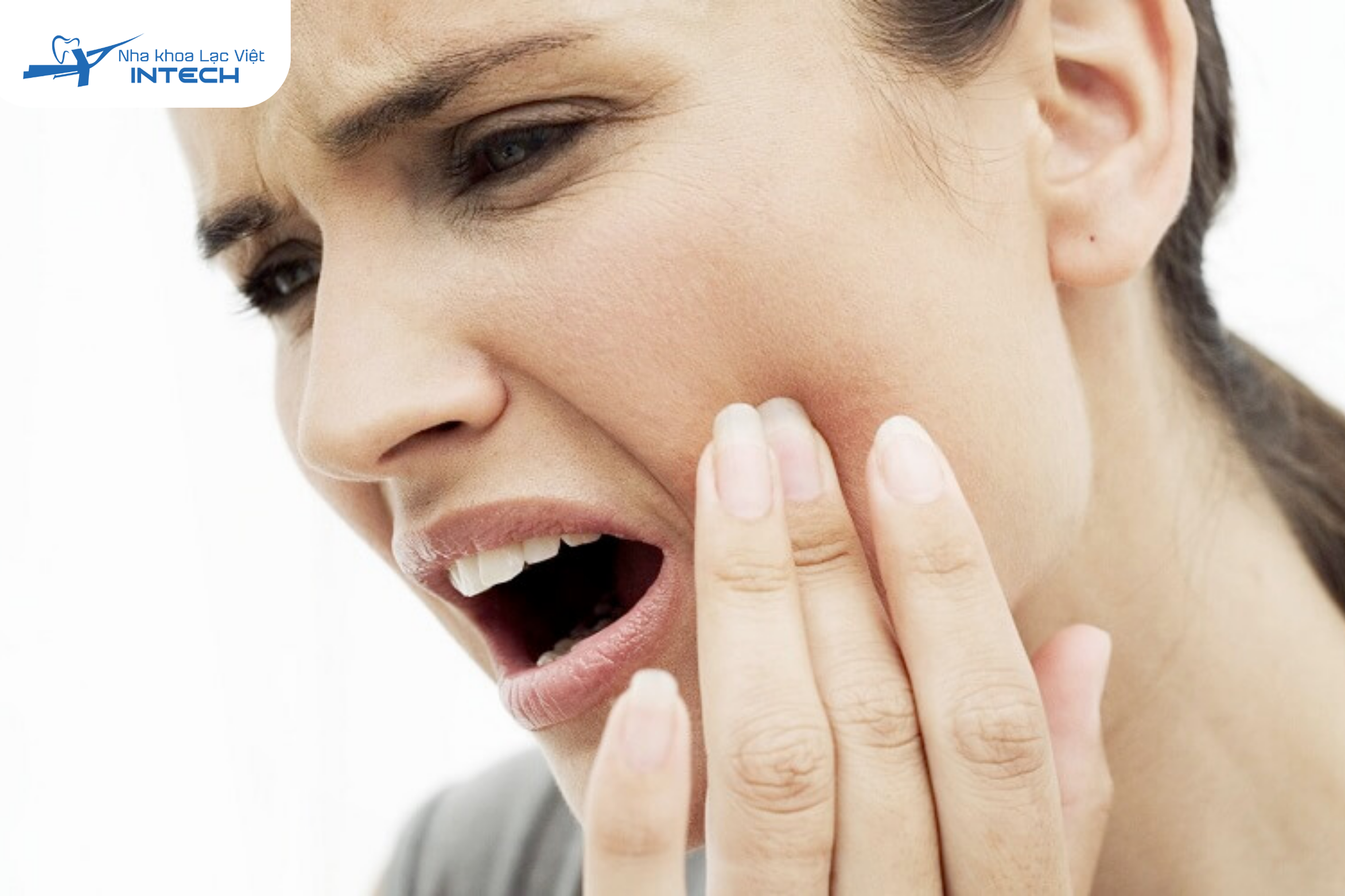 Đau nhức răng và ê buốt là dấu hiệu dễ nhận biết của sâu răng