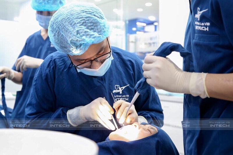 Nha khoa Lạc Việt Intech là địa chỉ trồng răng bắc cầu uy tín nhất hiện nay