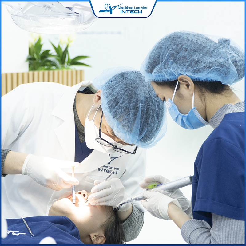 Quá trình ghép xương được thực hiện trong môi trường vô trùng, hạn chế các tác nhân gây hại đến quá trình lành thương
