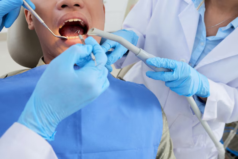 Quá trình đặt trụ Healing không gây đau đớn cho khách hàng do bác sĩ sẽ tiến hành gây tê trước khi thực hiện