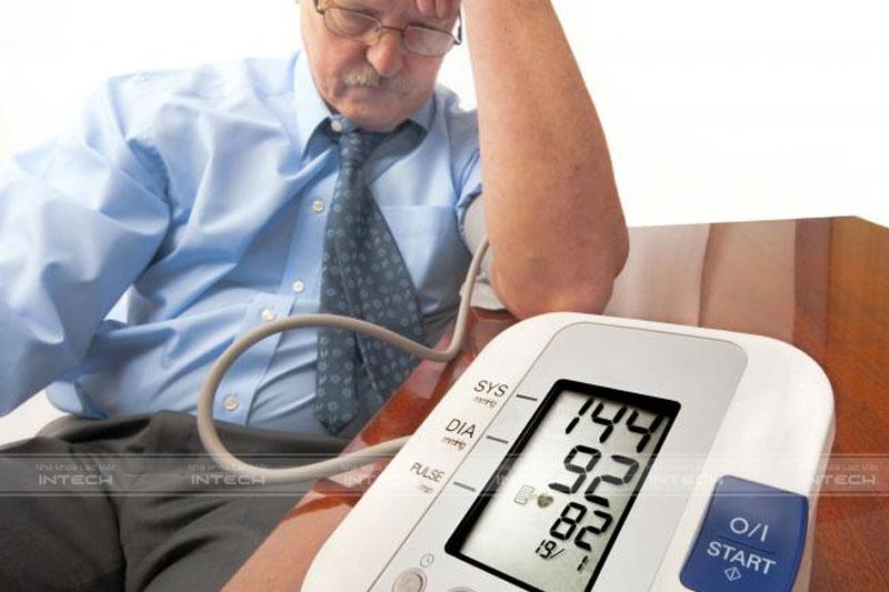 Huyết áp cao vượt quá 120/80mmHg