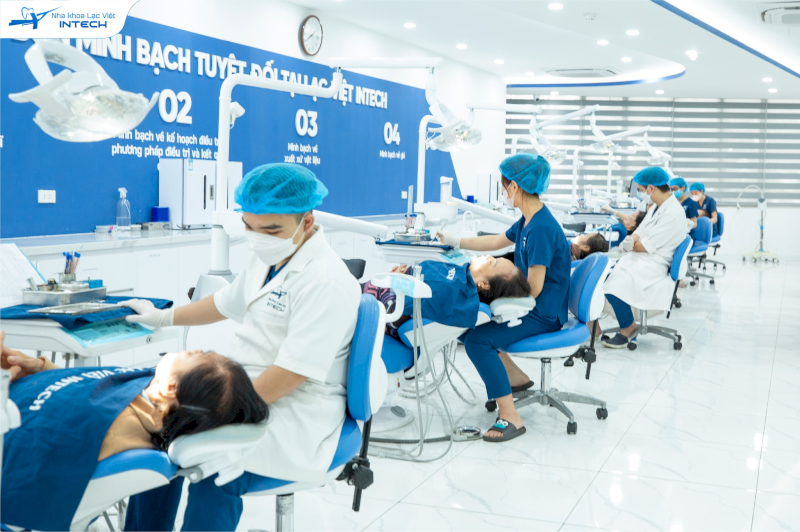 Cô chú/anh chị nên đến các nha khoa đảm bảo trình độ/tay nghề của bác sĩ, ứng dụng công nghệ hiện đại và đảm bảo các quy trình vô khuẩn của Bộ Y Tế