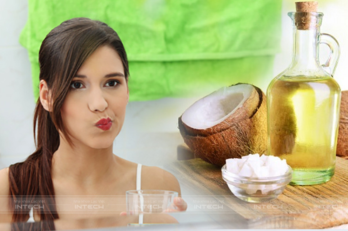 Mật ong và dầu dừa kết hợp tạo nên công thức trị hôi miệng hiệu quả cao.