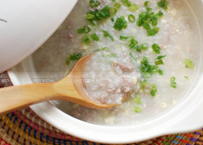 Trong những ngày đầu, bệnh nhân nên ăn những đồ ăn mềm như súp và cháo