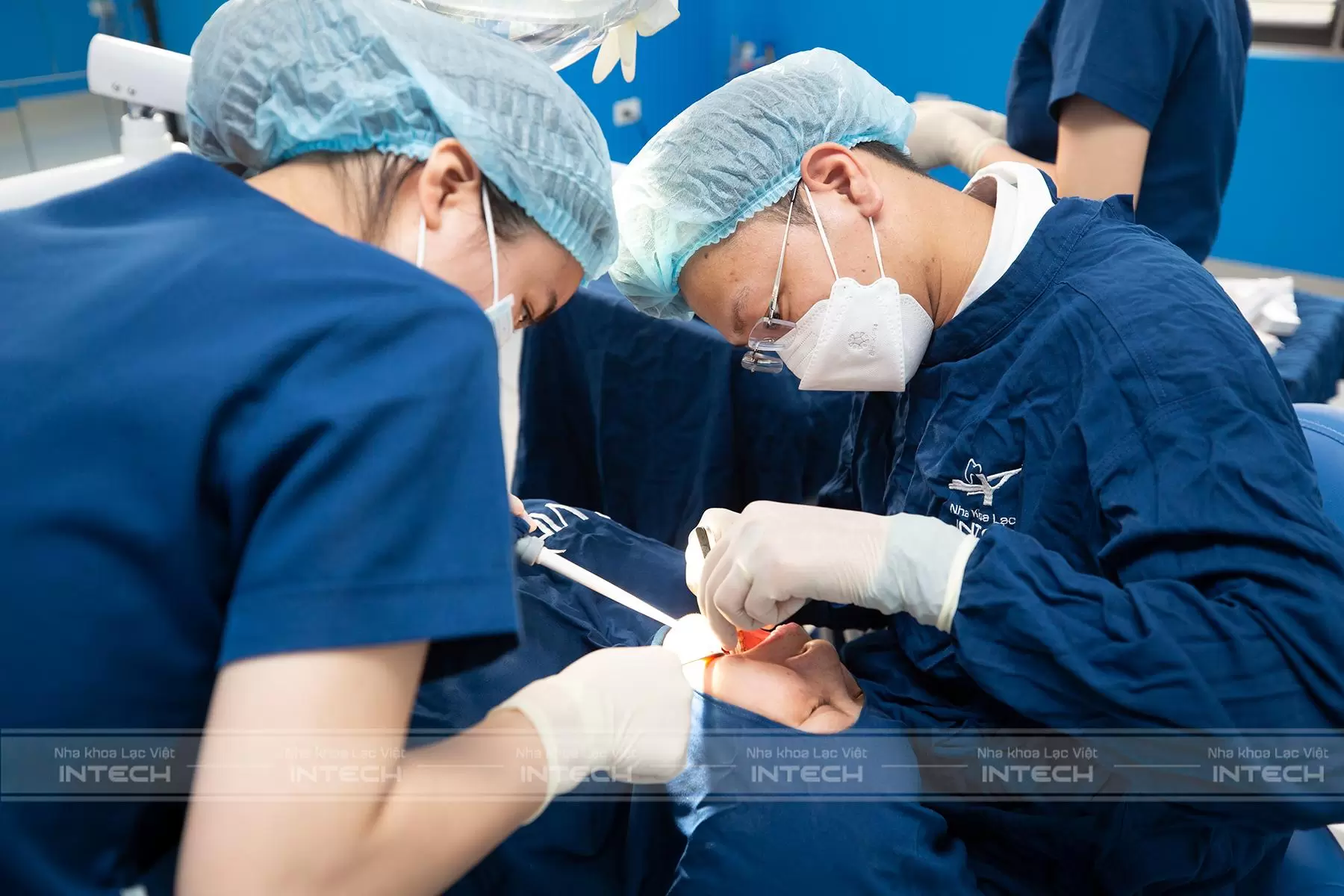 Lạc Việt Intech sử dụng kỹ thuật nâng xoang thủy lực kết hợp cùng với sóng siêu âm cao tần hiện đại