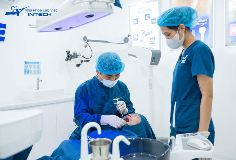 Trồng răng Implant là một kỹ thuật phức tạp đòi hỏi bác sĩ có kiến thức sâu rộng và kinh nghiệm lâm sàng cao